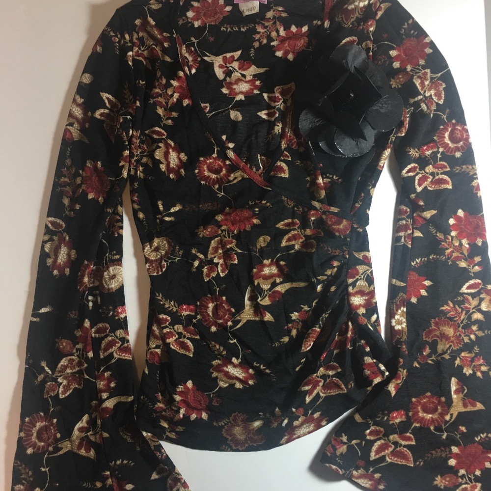 Vintage Black flower top with bell sleeves side gathering